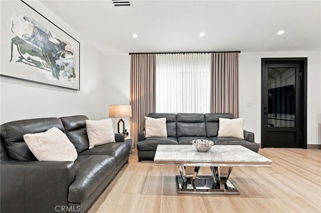 5954 Carpenter Avenue, Valley Village, CA 91607