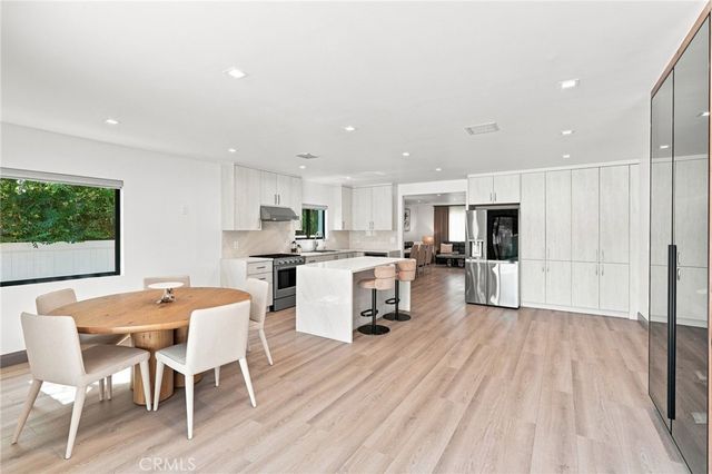 5954 Carpenter Avenue, Valley Village, CA 91607