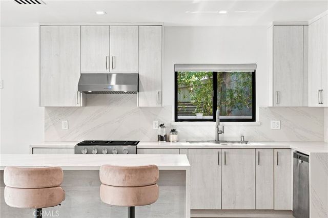 5954 Carpenter Avenue, Valley Village, CA 91607