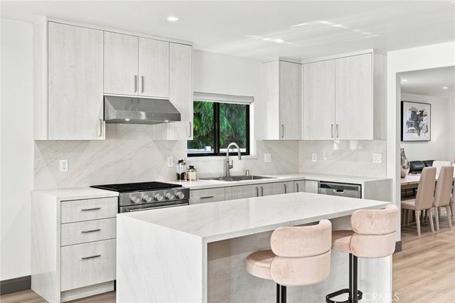 5954 Carpenter Avenue, Valley Village, CA 91607