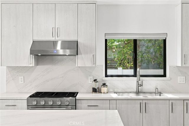 5954 Carpenter Avenue, Valley Village, CA 91607