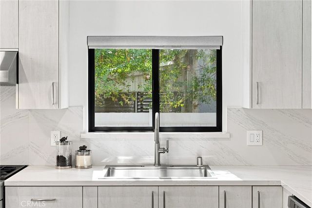 5954 Carpenter Avenue, Valley Village, CA 91607