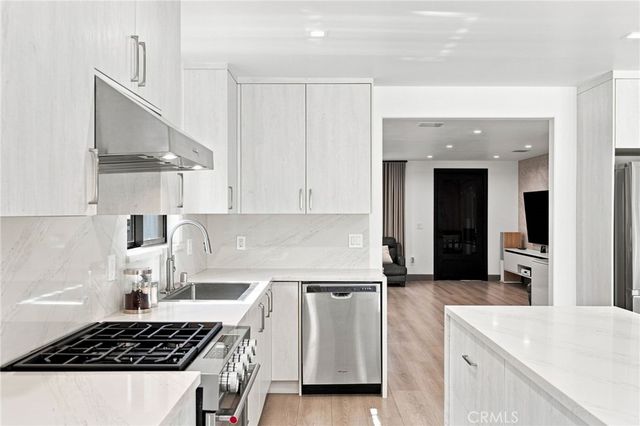 5954 Carpenter Avenue, Valley Village, CA 91607