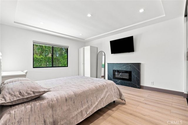 5954 Carpenter Avenue, Valley Village, CA 91607