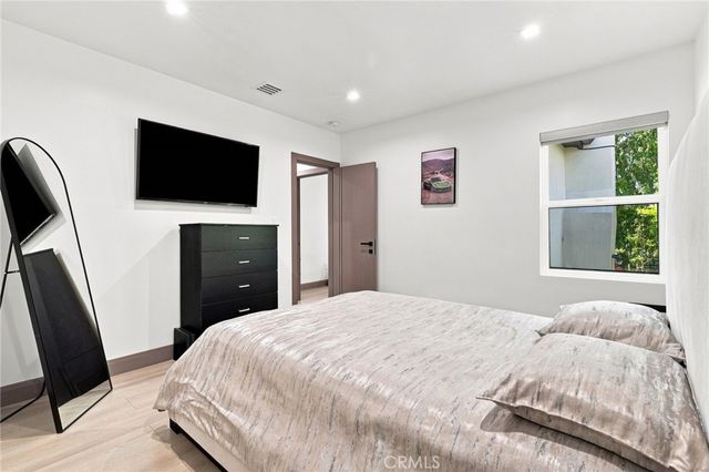 5954 Carpenter Avenue, Valley Village, CA 91607