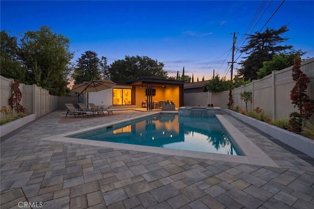 5954 Carpenter Avenue, Valley Village, CA 91607