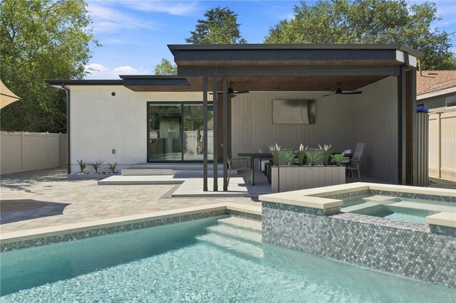 5954 Carpenter Avenue, Valley Village, CA 91607