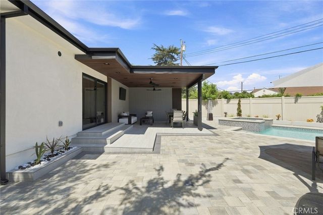 5954 Carpenter Avenue, Valley Village, CA 91607