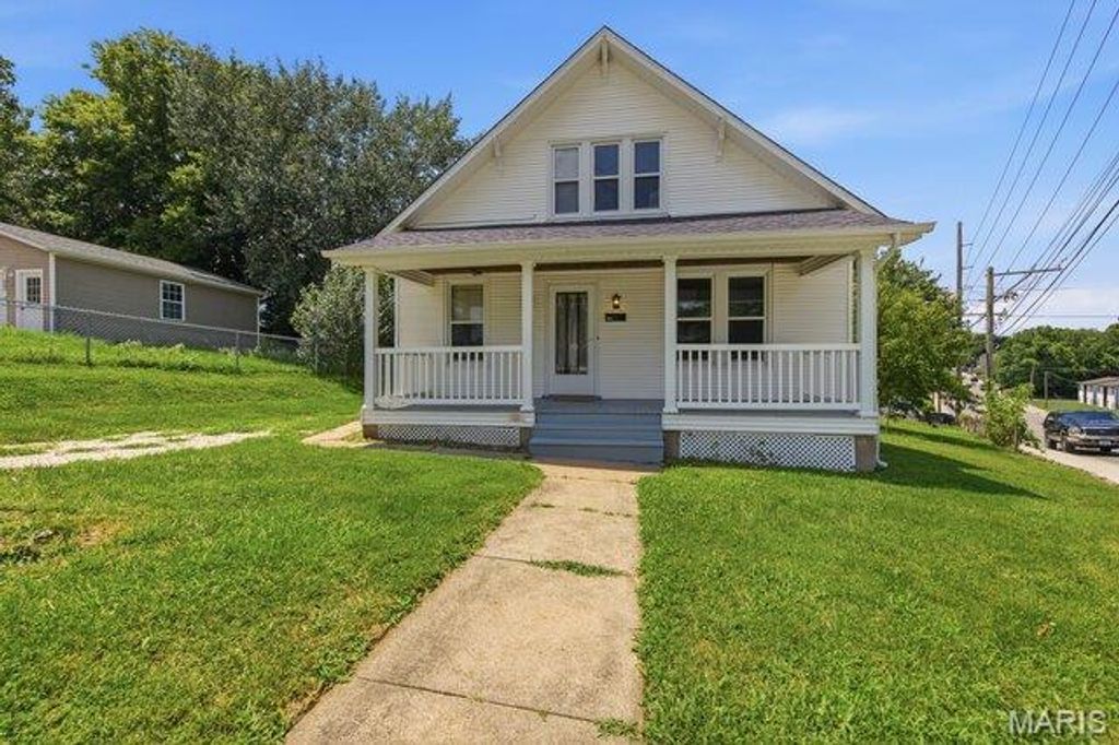 301 Macarthur Street, Washington, MO 63090
