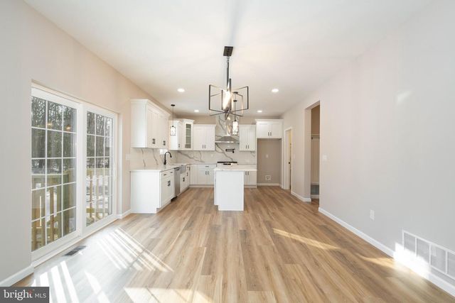 1162 S SPRING RD, Vineland, NJ 08361