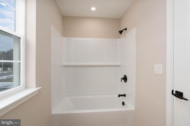 1162 S SPRING RD, Vineland, NJ 08361