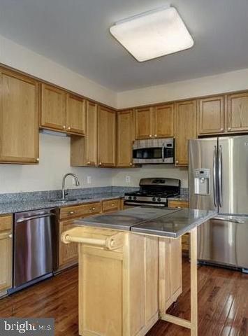 2541 BANSHIRE DR, Herndon, VA 20171