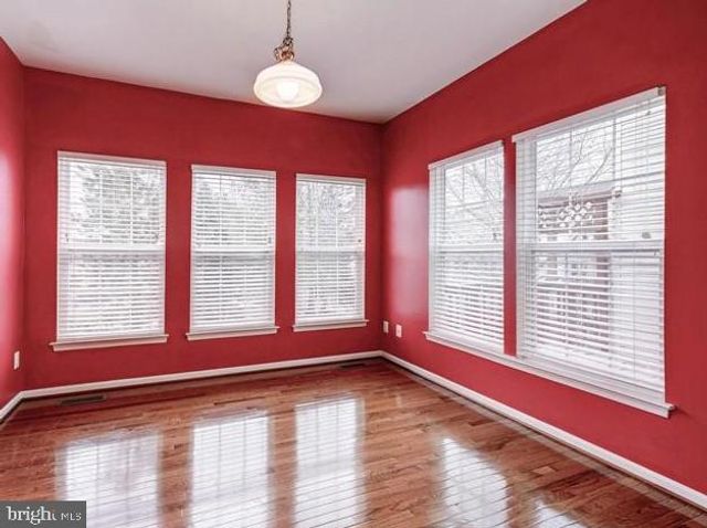 2541 BANSHIRE DR, Herndon, VA 20171