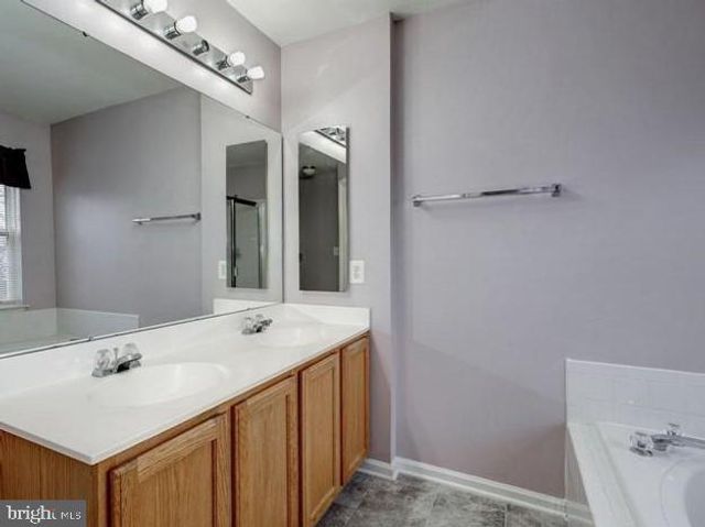 2541 BANSHIRE DR, Herndon, VA 20171