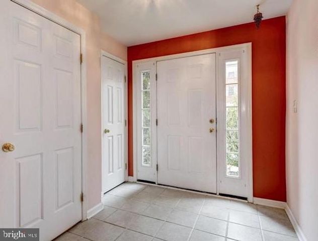 2541 BANSHIRE DR, Herndon, VA 20171