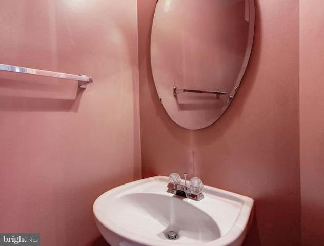 2541 BANSHIRE DR, Herndon, VA 20171