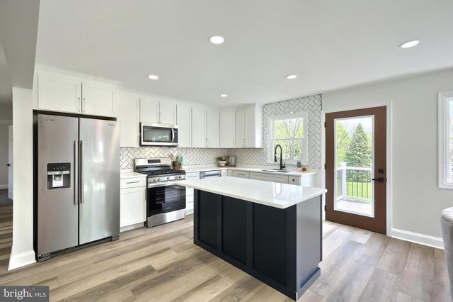 823 BALTIMORE ST, Dillsburg, PA 17019