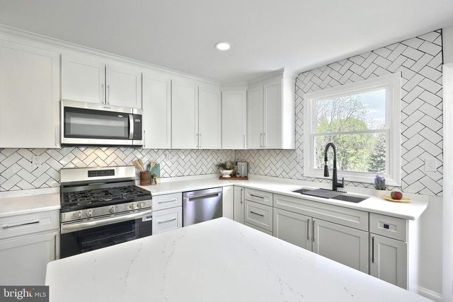 823 BALTIMORE ST, Dillsburg, PA 17019