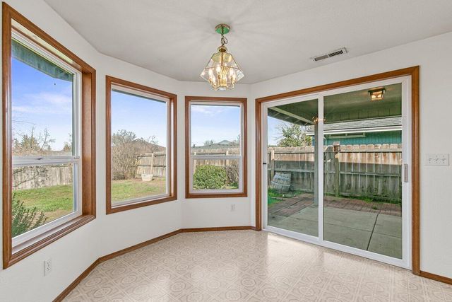 278 Sparrow Way, Medford, OR 97501