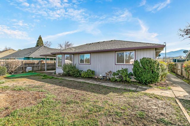 278 Sparrow Way, Medford, OR 97501