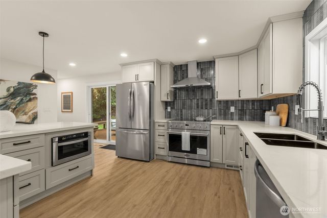 7017 NE 155th Place, Kenmore, WA 98028