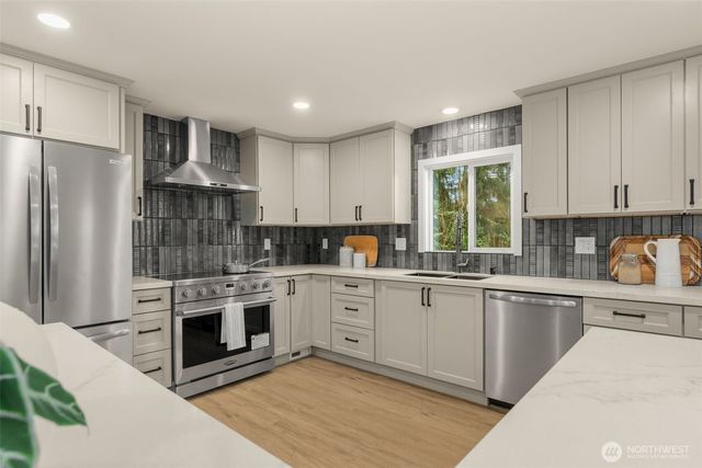 7017 NE 155th Place, Kenmore, WA 98028