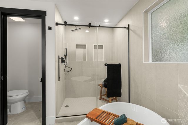 7017 NE 155th Place, Kenmore, WA 98028