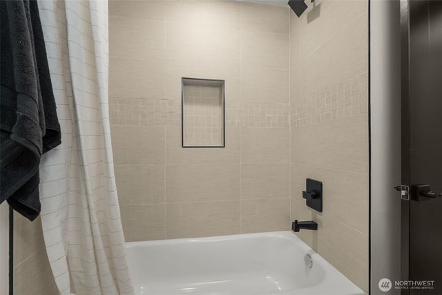 7017 NE 155th Place, Kenmore, WA 98028