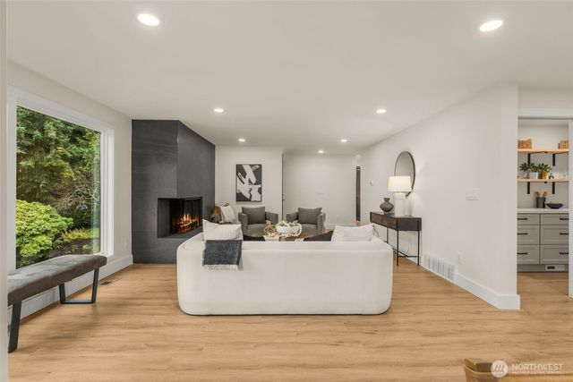 7017 NE 155th Place, Kenmore, WA 98028