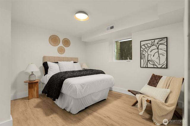 7017 NE 155th Place, Kenmore, WA 98028