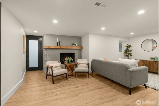 7017 NE 155th Place, Kenmore, WA 98028