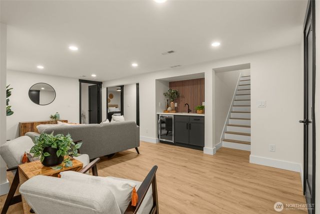 7017 NE 155th Place, Kenmore, WA 98028