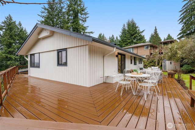 7017 NE 155th Place, Kenmore, WA 98028