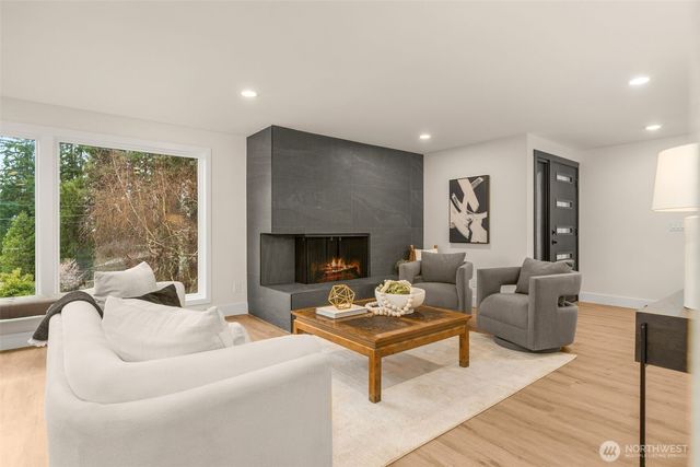 7017 NE 155th Place, Kenmore, WA 98028