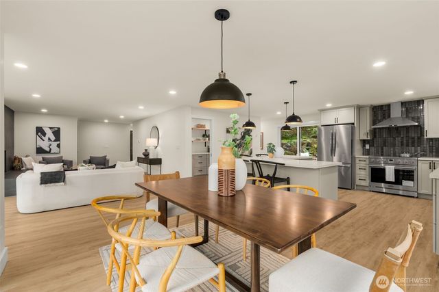 7017 NE 155th Place, Kenmore, WA 98028