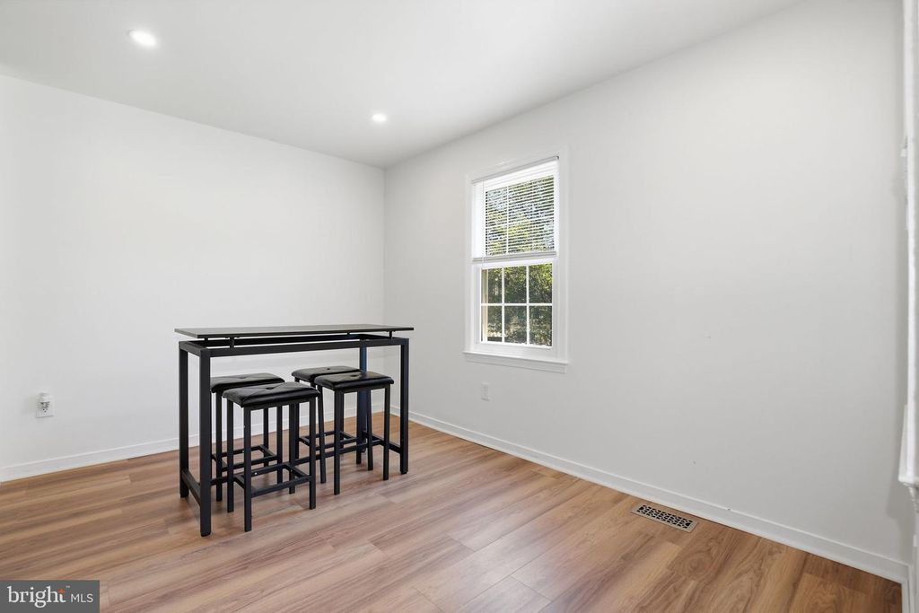 Image 4 of property listing at 201 CASTLETON PL, Upper Marlboro, MD 20774
