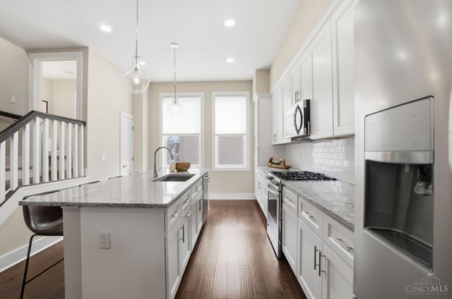 2711 Hyde Park Avenue, Cincinnati, OH 45209