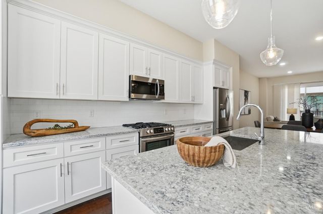 2711 Hyde Park Avenue, Cincinnati, OH 45209