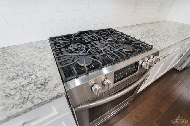 2711 Hyde Park Avenue, Cincinnati, OH 45209