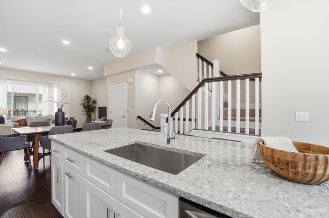 2711 Hyde Park Avenue, Cincinnati, OH 45209