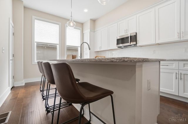 2711 Hyde Park Avenue, Cincinnati, OH 45209