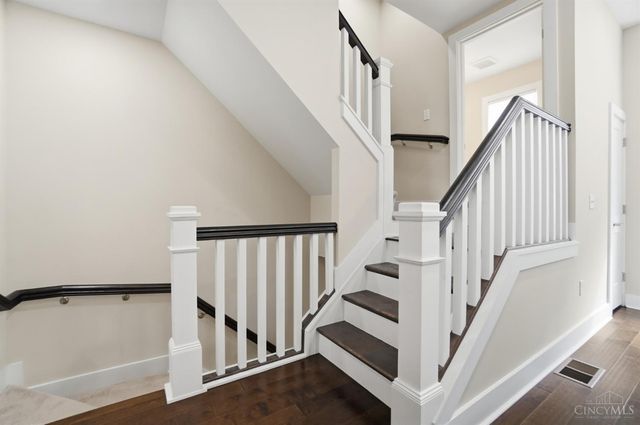 2711 Hyde Park Avenue, Cincinnati, OH 45209