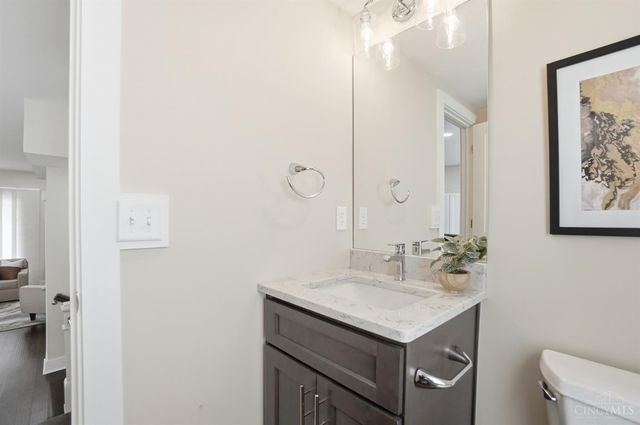 2711 Hyde Park Avenue, Cincinnati, OH 45209