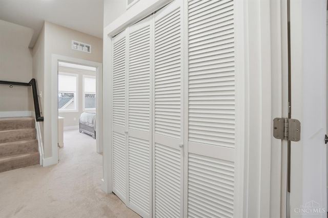 2711 Hyde Park Avenue, Cincinnati, OH 45209