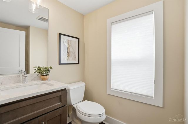 2711 Hyde Park Avenue, Cincinnati, OH 45209