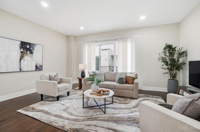 2711 Hyde Park Avenue, Cincinnati, OH 45209