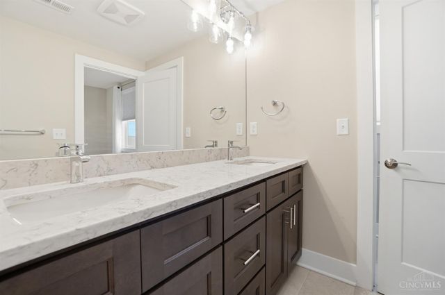 2711 Hyde Park Avenue, Cincinnati, OH 45209