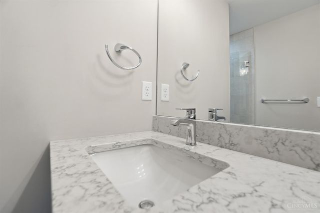 2711 Hyde Park Avenue, Cincinnati, OH 45209