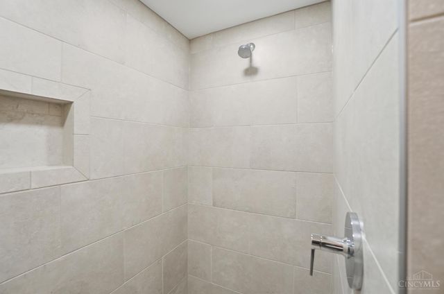 2711 Hyde Park Avenue, Cincinnati, OH 45209