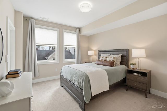 2711 Hyde Park Avenue, Cincinnati, OH 45209